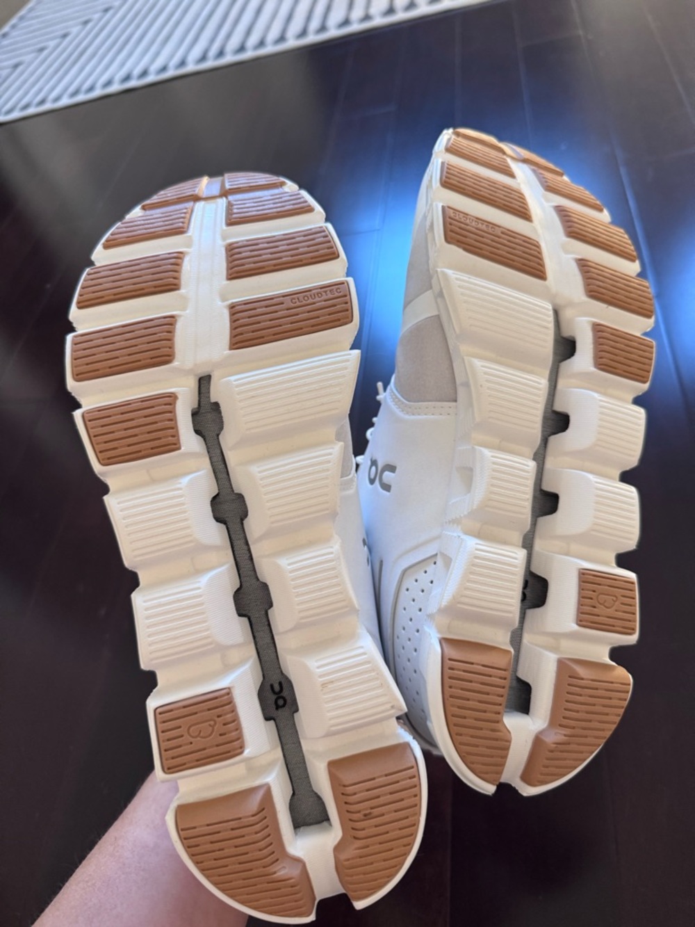 On Cloud Running White Women's Running Sneakers size 10.5 - Picture 3 of 4